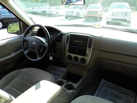 Ford Explorer 2005 photo 2