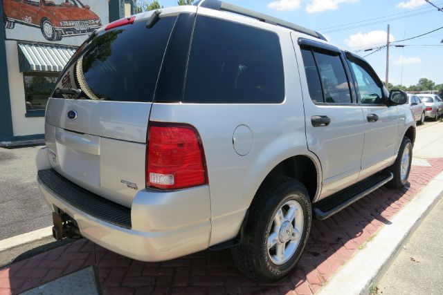 Ford Explorer 2005 photo 1
