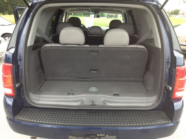 Ford Explorer 2005 photo 2