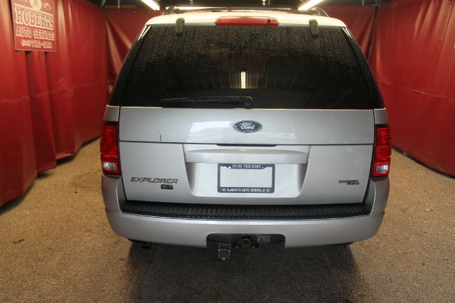 Ford Explorer 2005 photo 2
