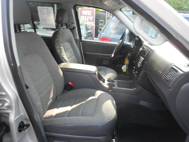 Ford Explorer 2005 photo 2