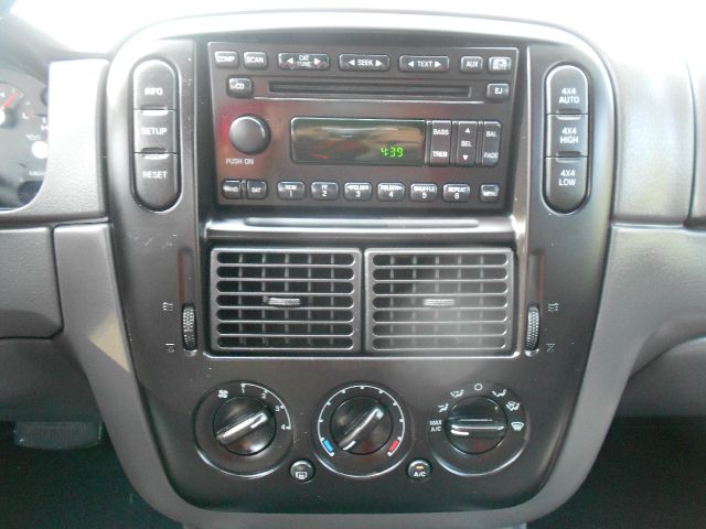 Ford Explorer 2005 photo 8