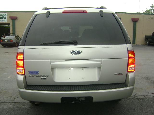 Ford Explorer 2005 photo 2