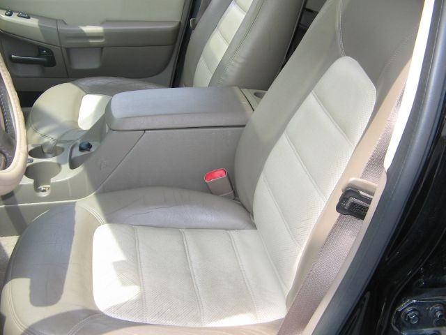 Ford Explorer 2005 photo 8