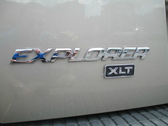 Ford Explorer 2005 photo 13