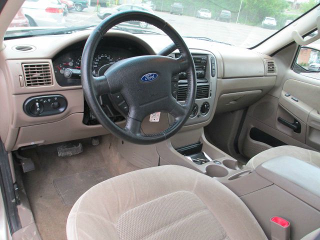 Ford Explorer 2005 photo 2
