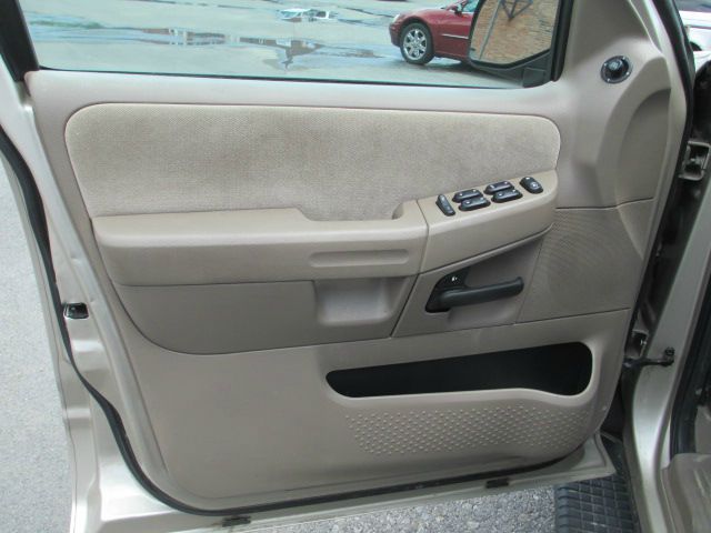Ford Explorer 2005 photo 8