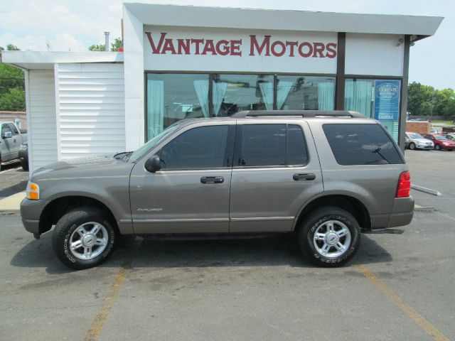 Ford Explorer 2005 photo 2