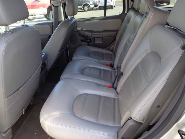 Ford Explorer 2005 photo 2