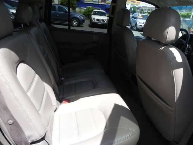Ford Explorer 2005 photo 2