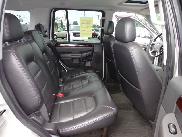 Ford Explorer 2005 photo 11