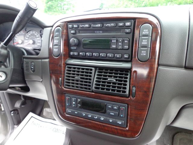 Ford Explorer 2005 photo 19