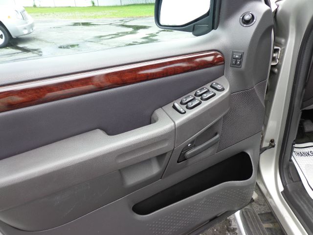 Ford Explorer 2005 photo 20