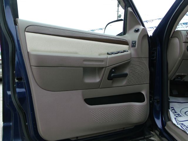 Ford Explorer 2005 photo 20