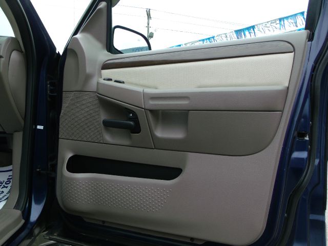 Ford Explorer 2005 photo 24