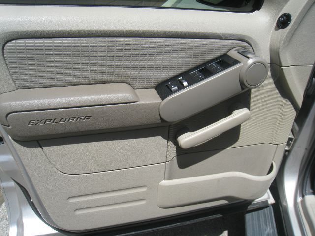 Ford Explorer 2006 photo 29