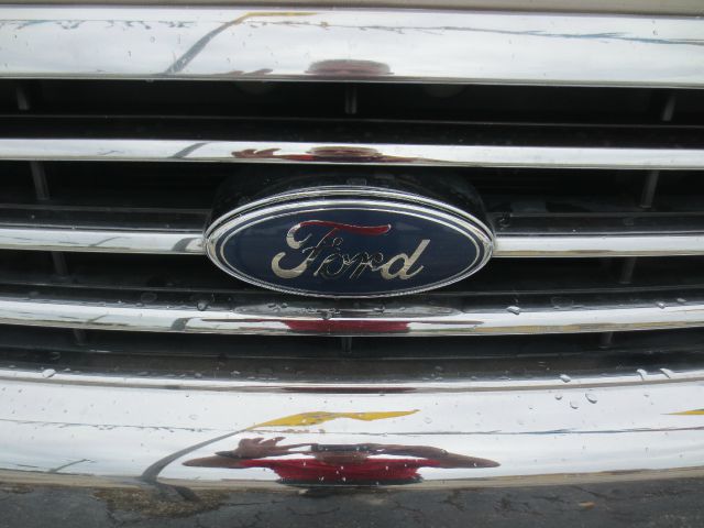 Ford Explorer MOON BOSE Quads SUV