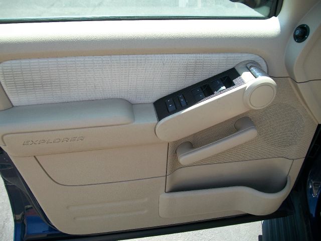 Ford Explorer 2006 photo 13
