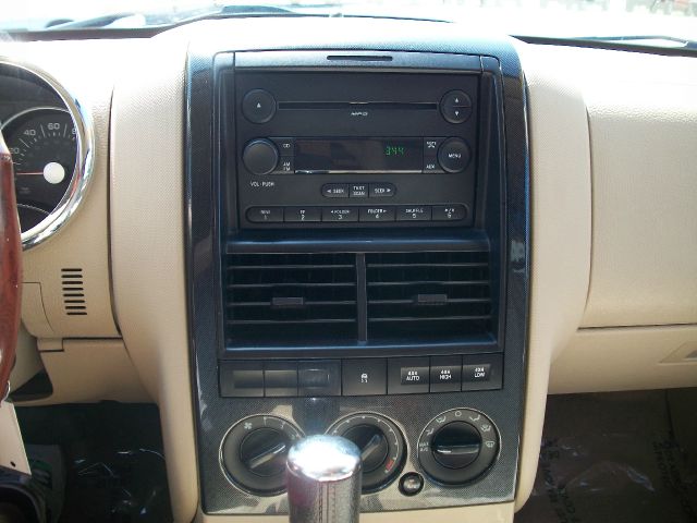 Ford Explorer 2006 photo 2