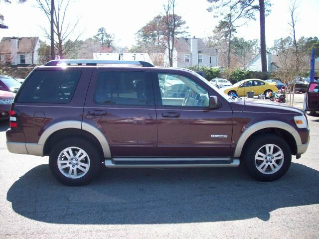 Ford Explorer 2500 4WD SUV