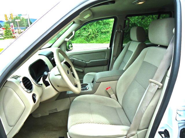 Ford Explorer 2500 4WD SUV