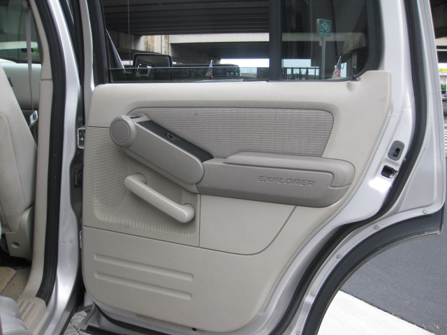 Ford Explorer 2006 photo 3