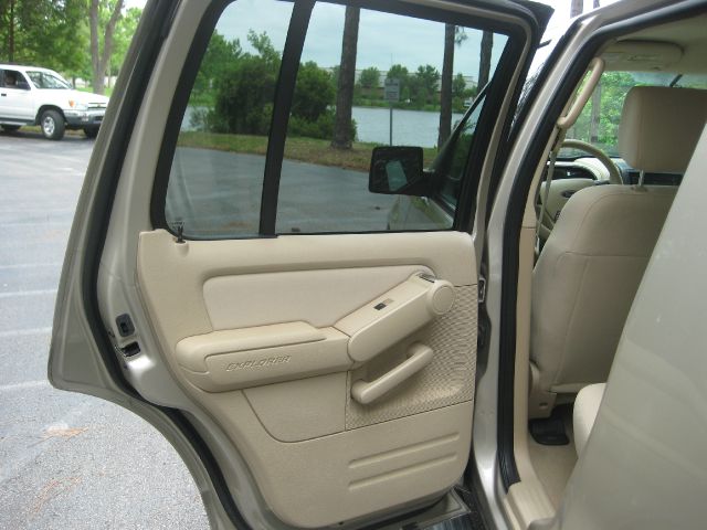 Ford Explorer 2006 photo 2