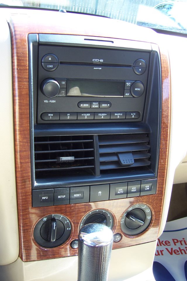 Ford Explorer 2006 photo 15
