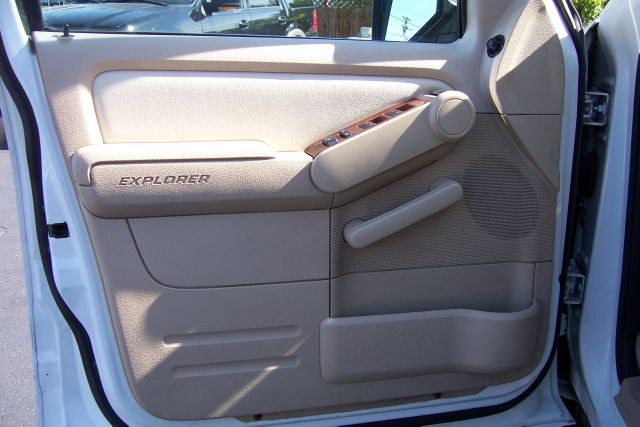 Ford Explorer 2006 photo 16