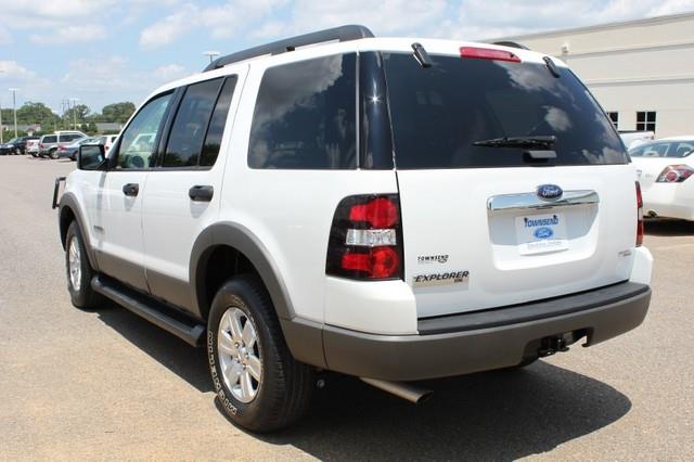 Ford Explorer ESi SUV