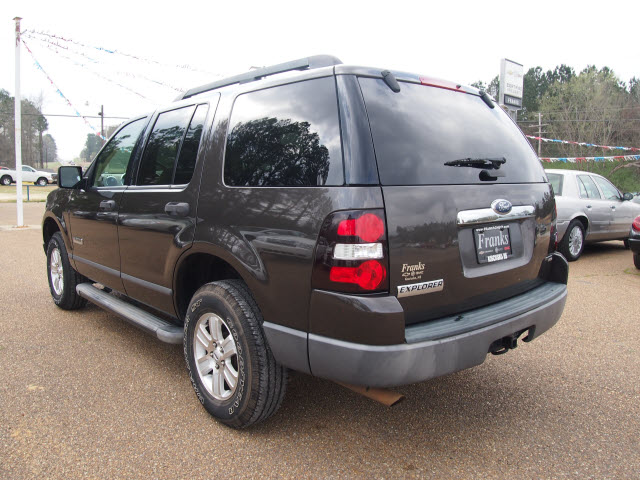 Ford Explorer 2006 photo 2