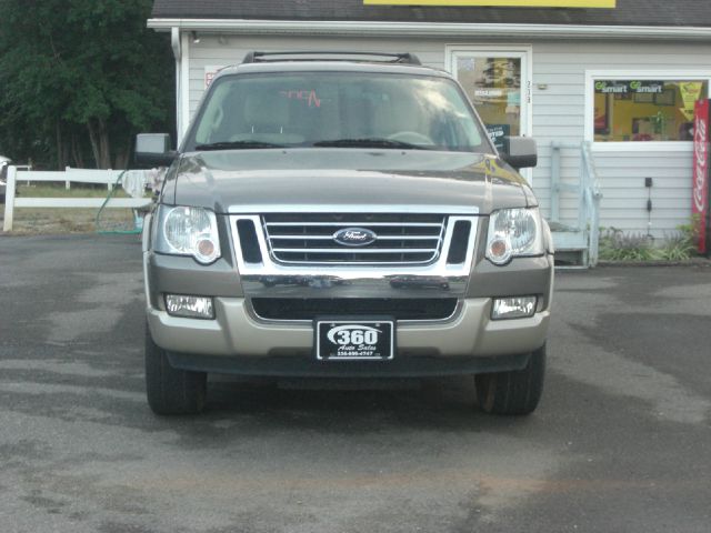Ford Explorer 2500 4WD SUV