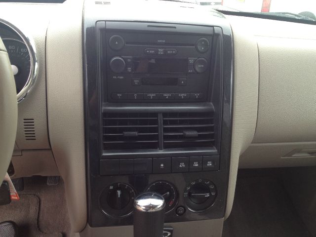 Ford Explorer 2006 photo 4
