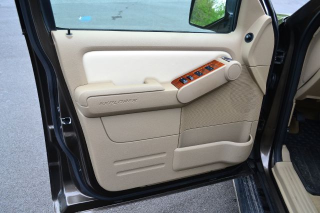 Ford Explorer 2008 photo 26
