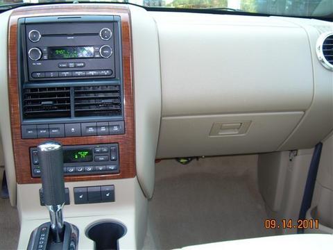 Ford Explorer 2008 photo 1