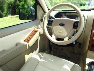Ford Explorer 2010 photo 1