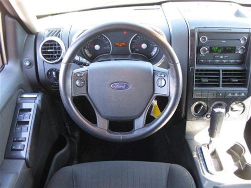 Ford Explorer 2010 photo 2
