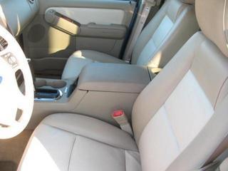 Ford Explorer 2010 photo 1