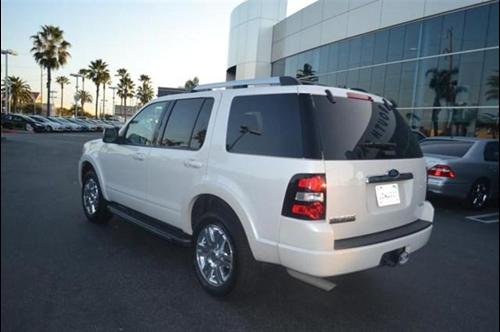 Ford Explorer 2010 photo 2
