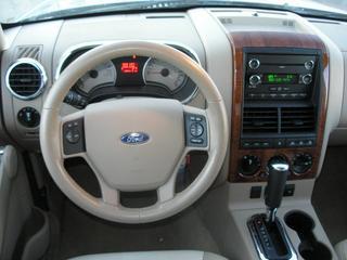 Ford Explorer 2010 photo 2