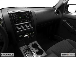 Ford Explorer 2010 photo 2