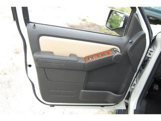 Ford Explorer 2010 photo 1