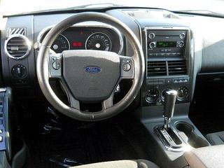 Ford Explorer 2010 photo 3