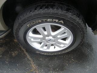 Ford Explorer 2010 photo 1