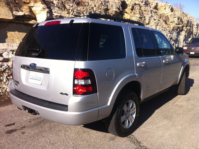 Ford Explorer 2010 photo 2