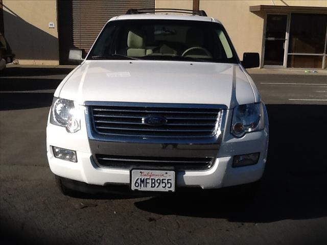 Ford Explorer 2010 photo 1