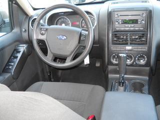 Ford Explorer 2010 photo 2