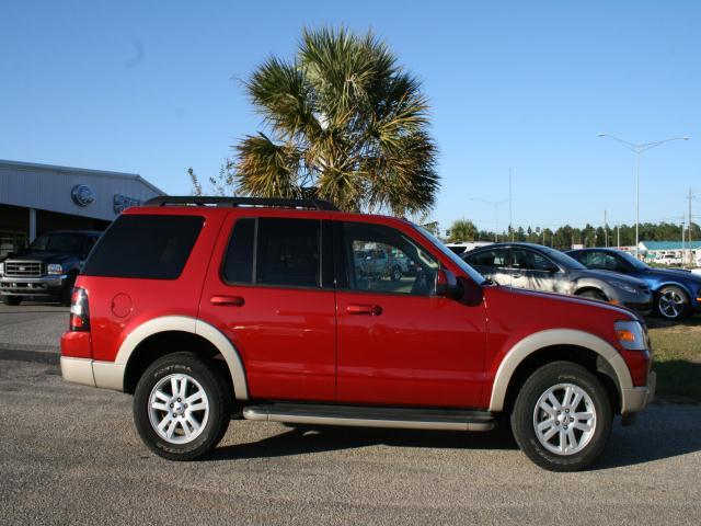 Ford Explorer 2010 photo 1