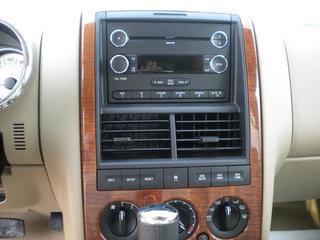 Ford Explorer 2010 photo 1