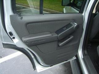 Ford Explorer 2010 photo 2